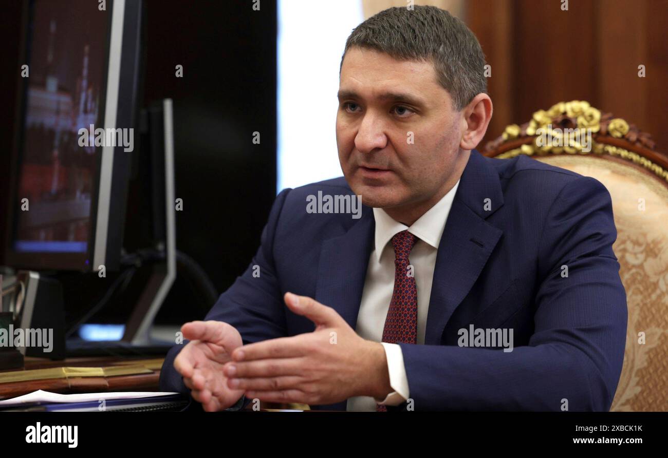 Mosca, Russia. 11 giugno 2024. Andrei Ryumin, CEO di Rosseti, parla durante un incontro faccia a faccia ospitato dal presidente russo Vladimir Putin, al Cremlino, 11 giugno 2024, a Mosca, Russia. Crediti: Alexander Kazakov/piscina del Cremlino/Alamy Live News Foto Stock
