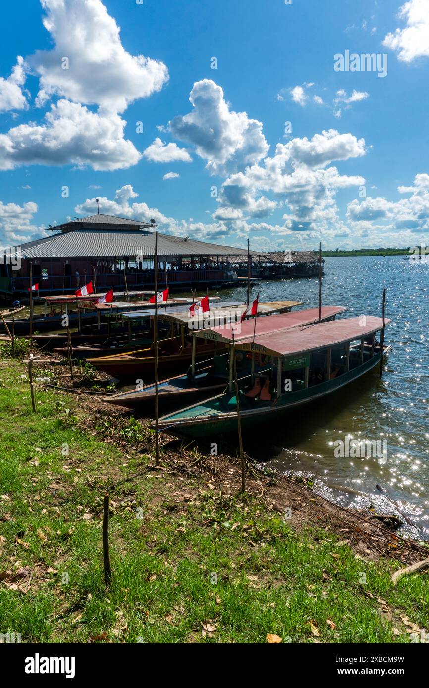 Laguna di Yarinacocha a Pucallpa in Amazzonia peruviana Foto Stock