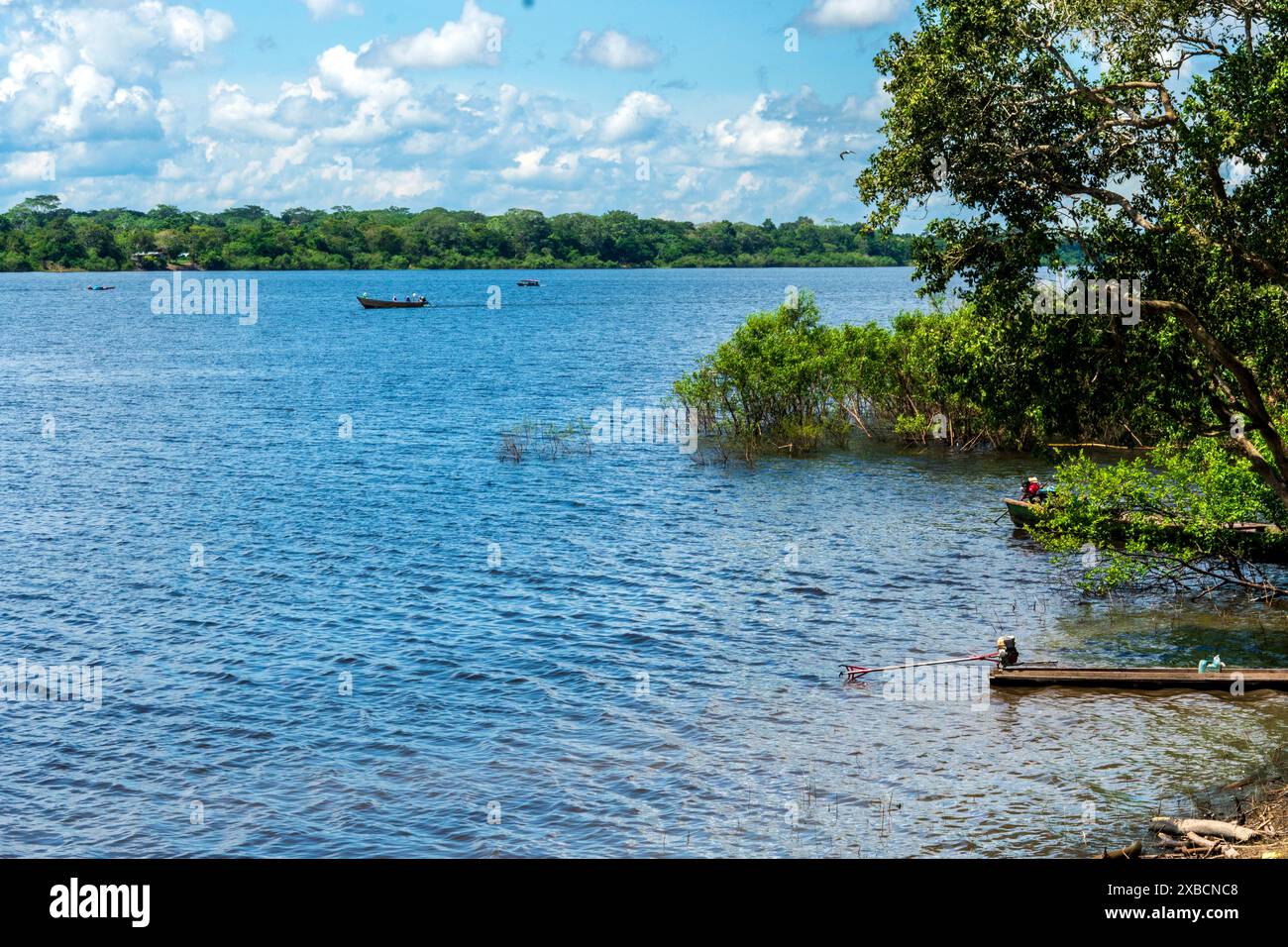 Laguna di Yarinacocha a Pucallpa in Amazzonia peruviana Foto Stock