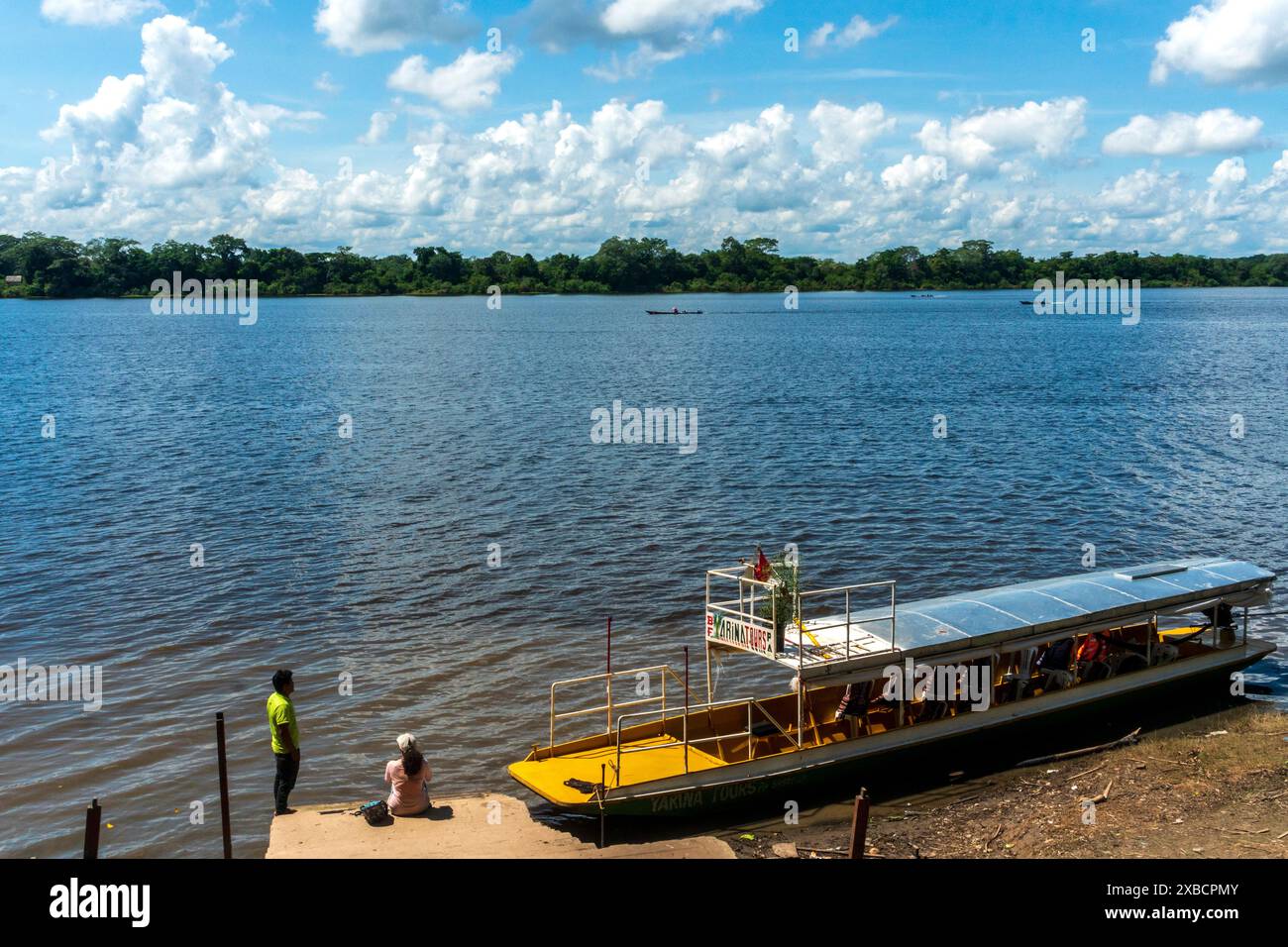 Laguna di Yarinacocha a Pucallpa in Amazzonia peruviana Foto Stock