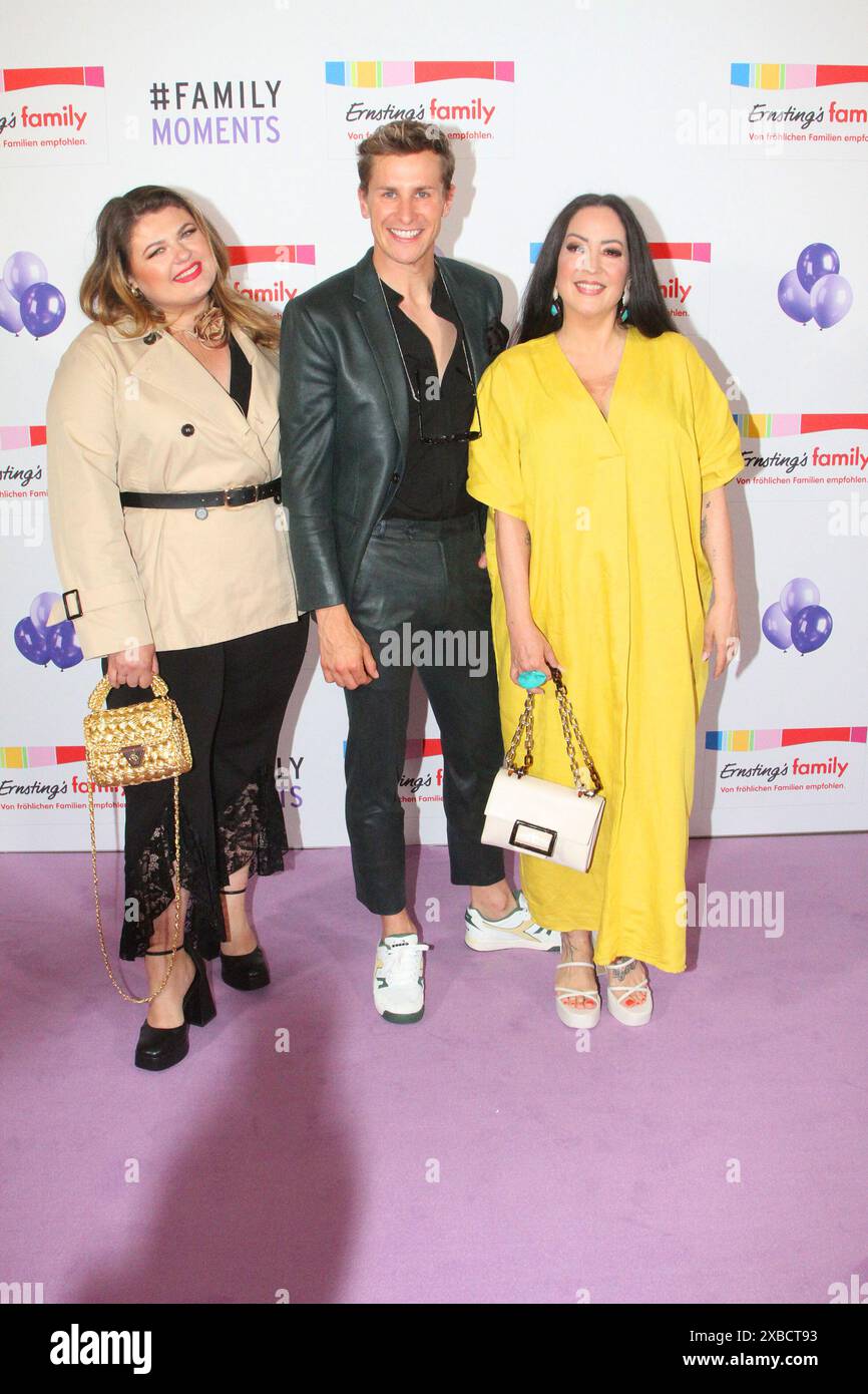 Alina Wichmann, Lukas Sauer und Miyabi Kawai bei der 'Ernsting's Family Fashionshow' AM 11.06.2024 ad Amburgo Foto Stock