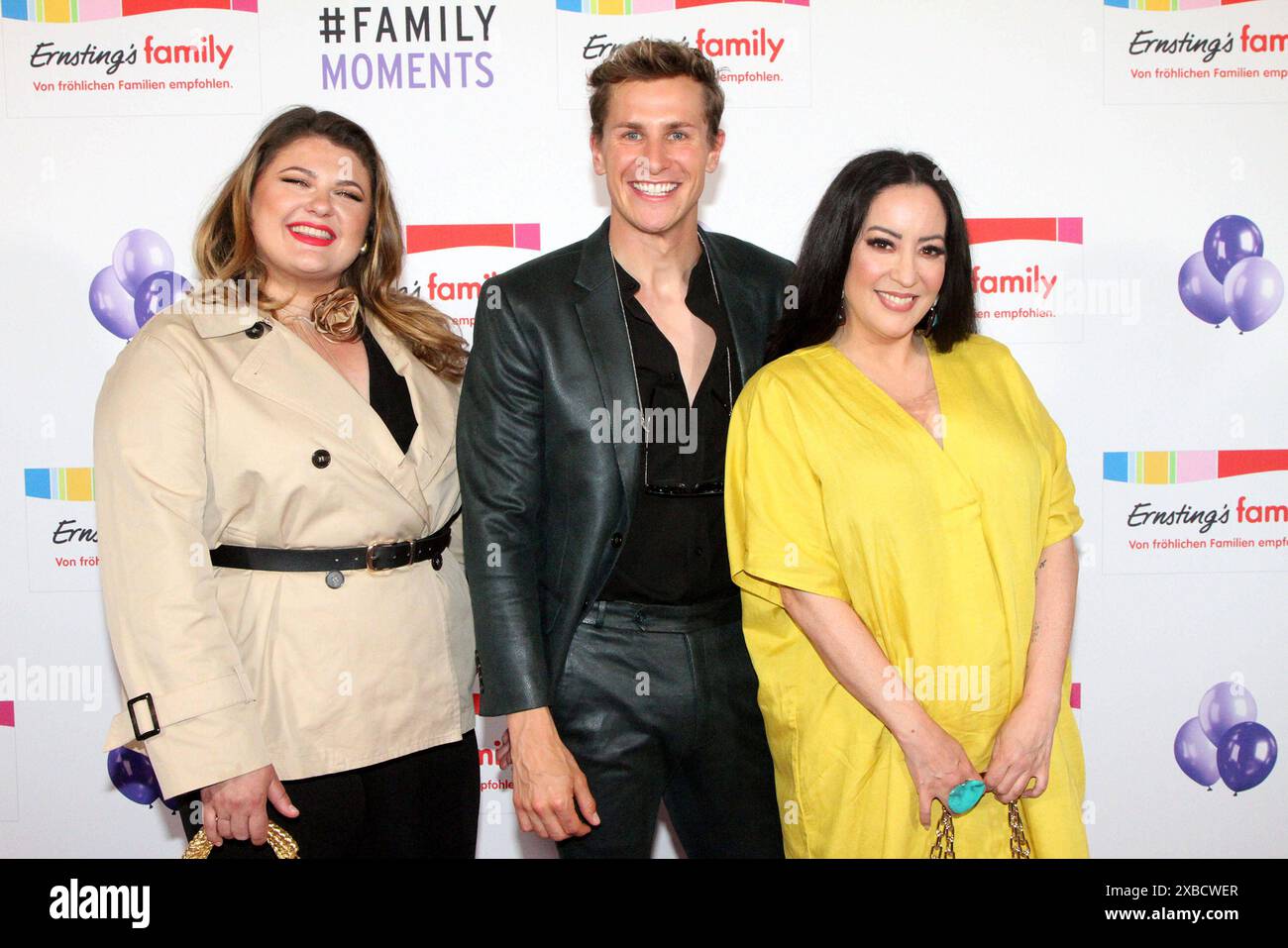 Alina Wichmann, Lukas Sauer und Miyabi Kawai bei der Ernsting S Family Fashionshow AM 11.06.2024 ad Amburgo Ernstings Family Modenschau 2024 ad Amburgo *** Alina Wichmann, Lukas Sauer e Miyabi Kawai all'Ernsting's Family Fashion Show l'11 06 2024 ad Amburgo Ernstings Family Fashion Show 2024 ad Amburgo Foto Stock