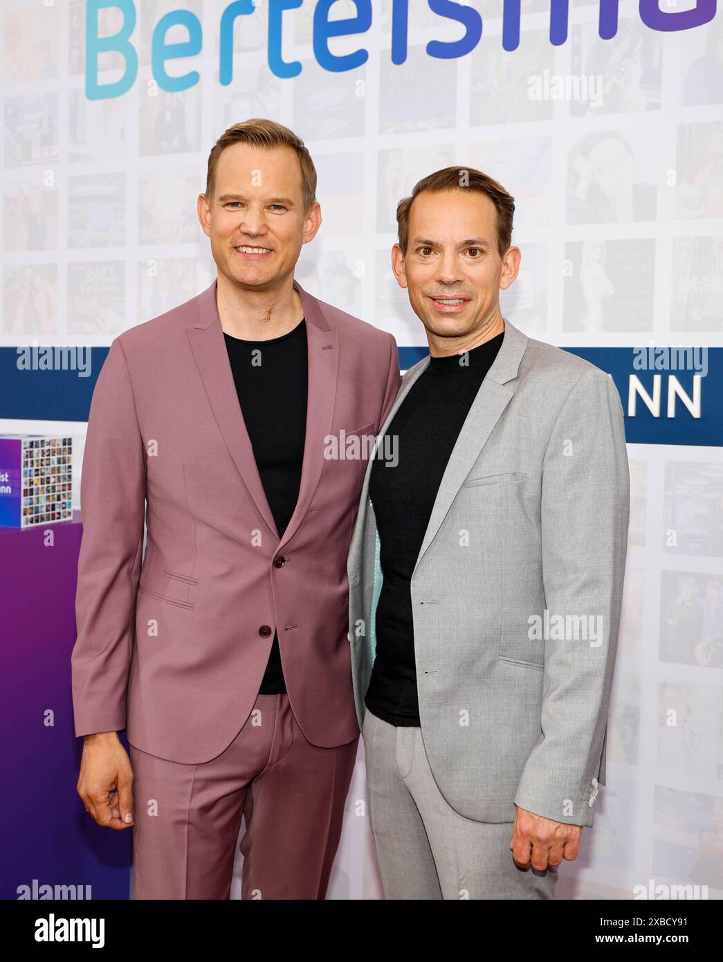 Hendrik Streeck und Paul Zubeil bei der Bertelsmann Sommerparty in der Bertelsmann Repräsentanz Berlin. *** Hendrik Streeck e Paul Zubeil al Bertelsmann Summer Party presso l'ufficio di rappresentanza Bertelsmann a Berlino Foto Stock