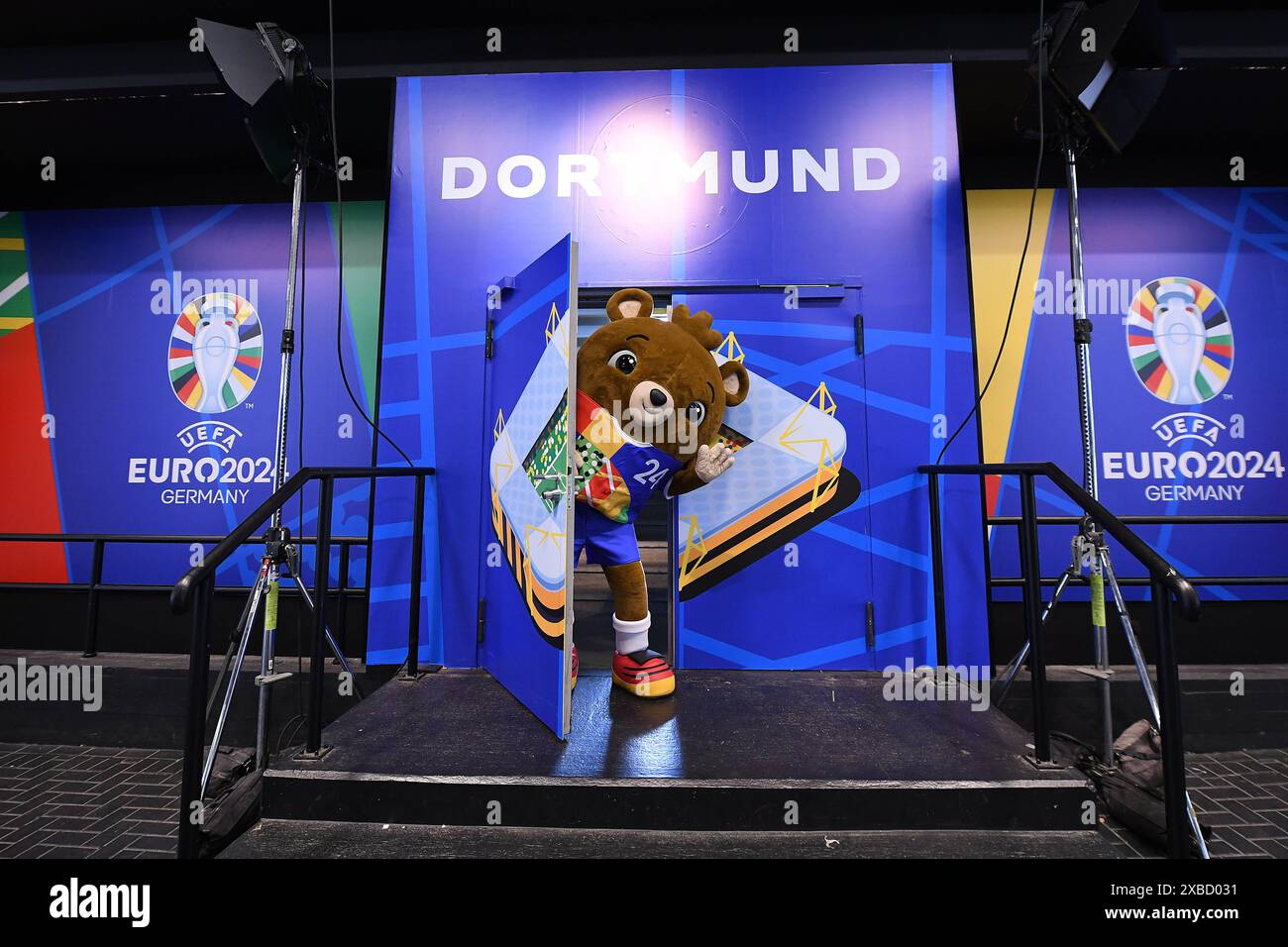 Dortmund, Germania. 11 giugno 2024. UEFA EURO 2024 - Stadium Open Media Days am 11.06.2024 im BVB Stadion Dortmund a Dortmund Maskottchen Albaert foto: Revierfoto crediti: ddp media GmbH/Alamy Live News Foto Stock