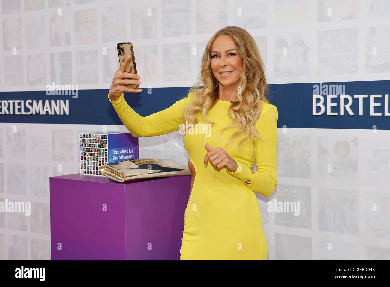 Jenny Elvers bei der Bertelsmann Sommerparty in der Bertelsmann Repräsentanz Berlin. *** Jenny elvers al Bertelsmann Summer Party presso l'ufficio di rappresentanza Bertelsmann Berlin Foto Stock