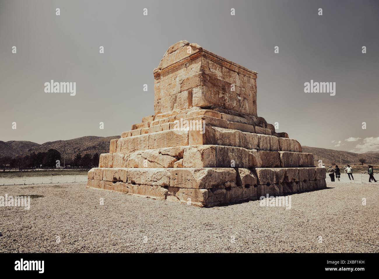 Tomba di Ciro il grande (559 - 530 a.C.) fondatore del primo impero persiano, Un sito patrimonio dell'umanità dell'UNESCO situato a Pasargadae, a nord di Shiraz, Iran Foto Stock