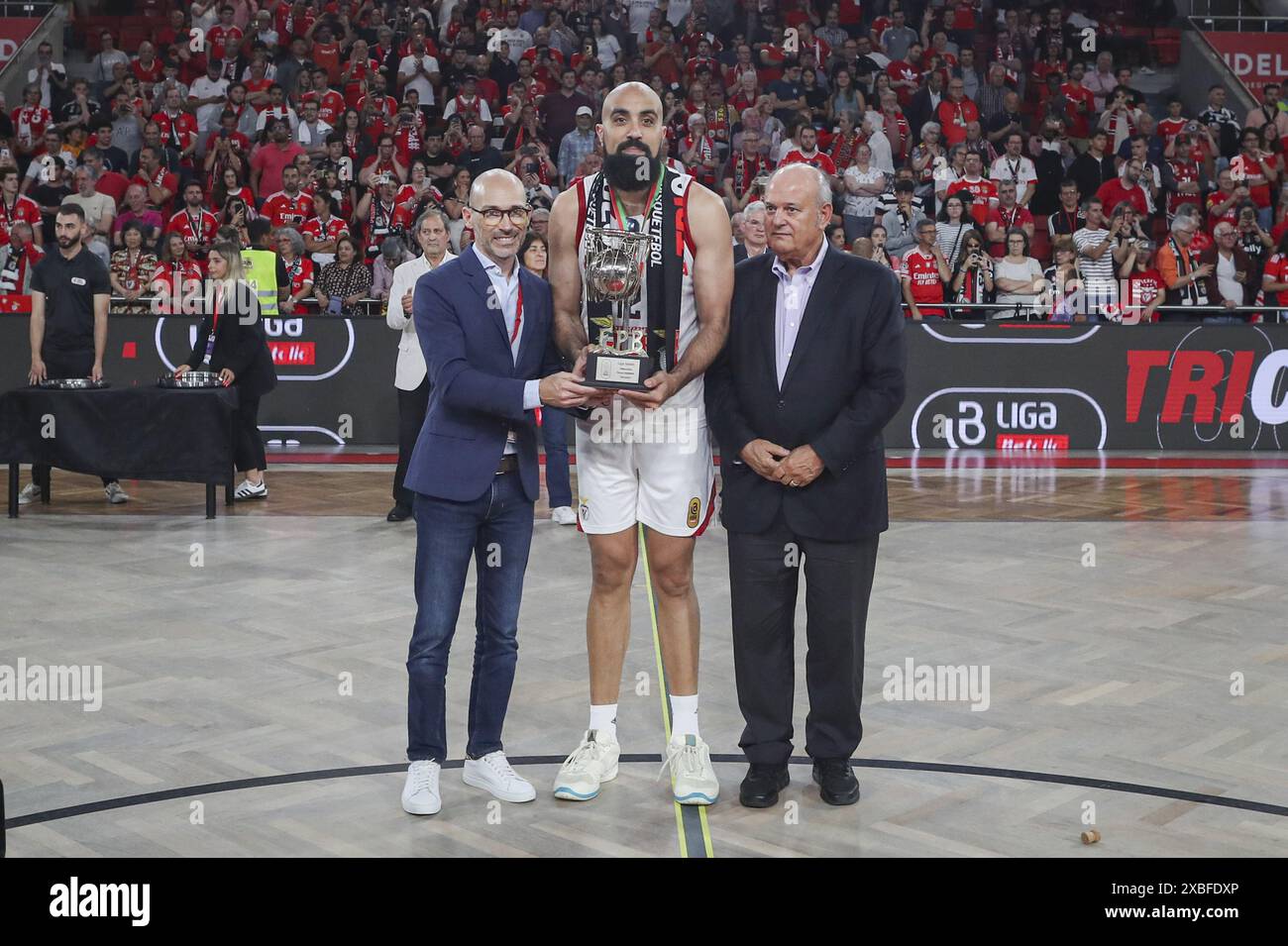 Lisbona, 10/06/2024 - lo Sport Lisboa e Benfica sono stati incoronati 2023/24 campioni nazionali di basket questo pomeriggio dopo aver battuto il Futebol Clube do Porto al Pavilhão da Luz di Lisbona Foto Stock