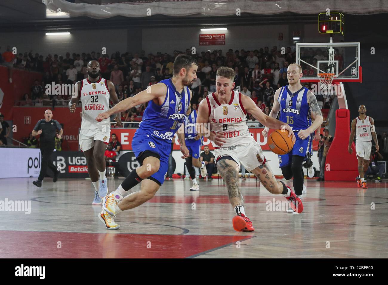 Lisbona, 10/06/2024 - lo Sport Lisboa e Benfica sono stati incoronati 2023/24 campioni nazionali di basket questo pomeriggio dopo aver battuto il Futebol Clube do Porto al Pavilhão da Luz di Lisbona Foto Stock