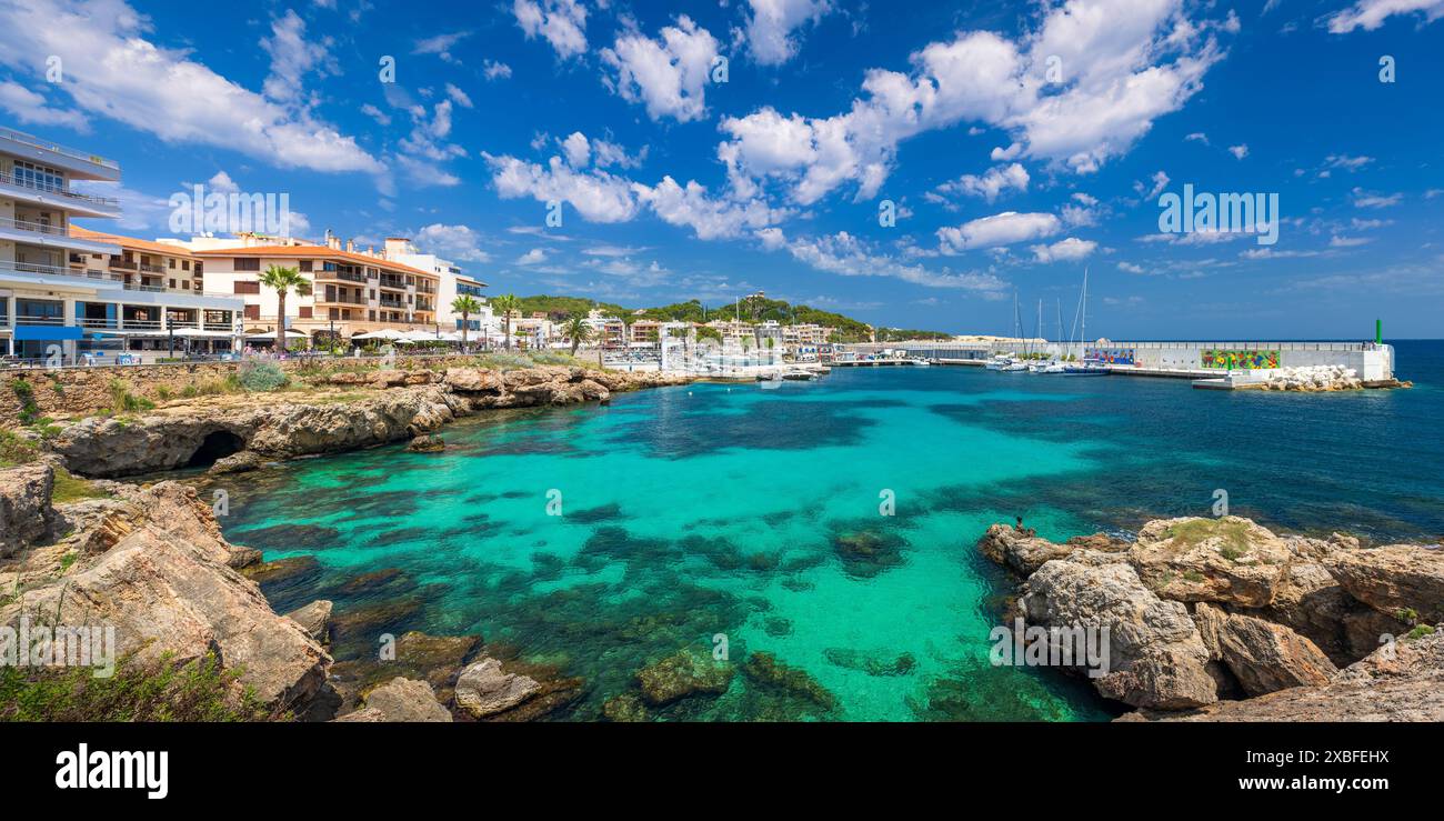 Panorama sul mare di Cala Ratjada, Maiorca, Spagna Foto Stock