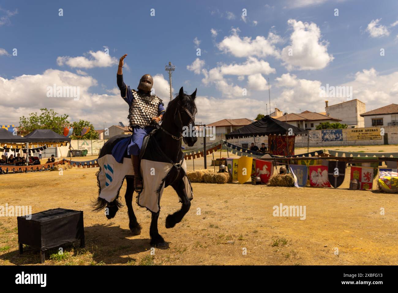 uomo a cavallo in giostra Foto Stock