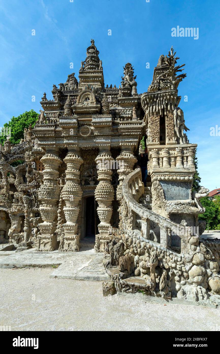 Hauterives. Postman Ferdinad Cheval's Ideal Palace, naive art, Drôme, Auvergne-Rhone-Alpes, Francia Foto Stock