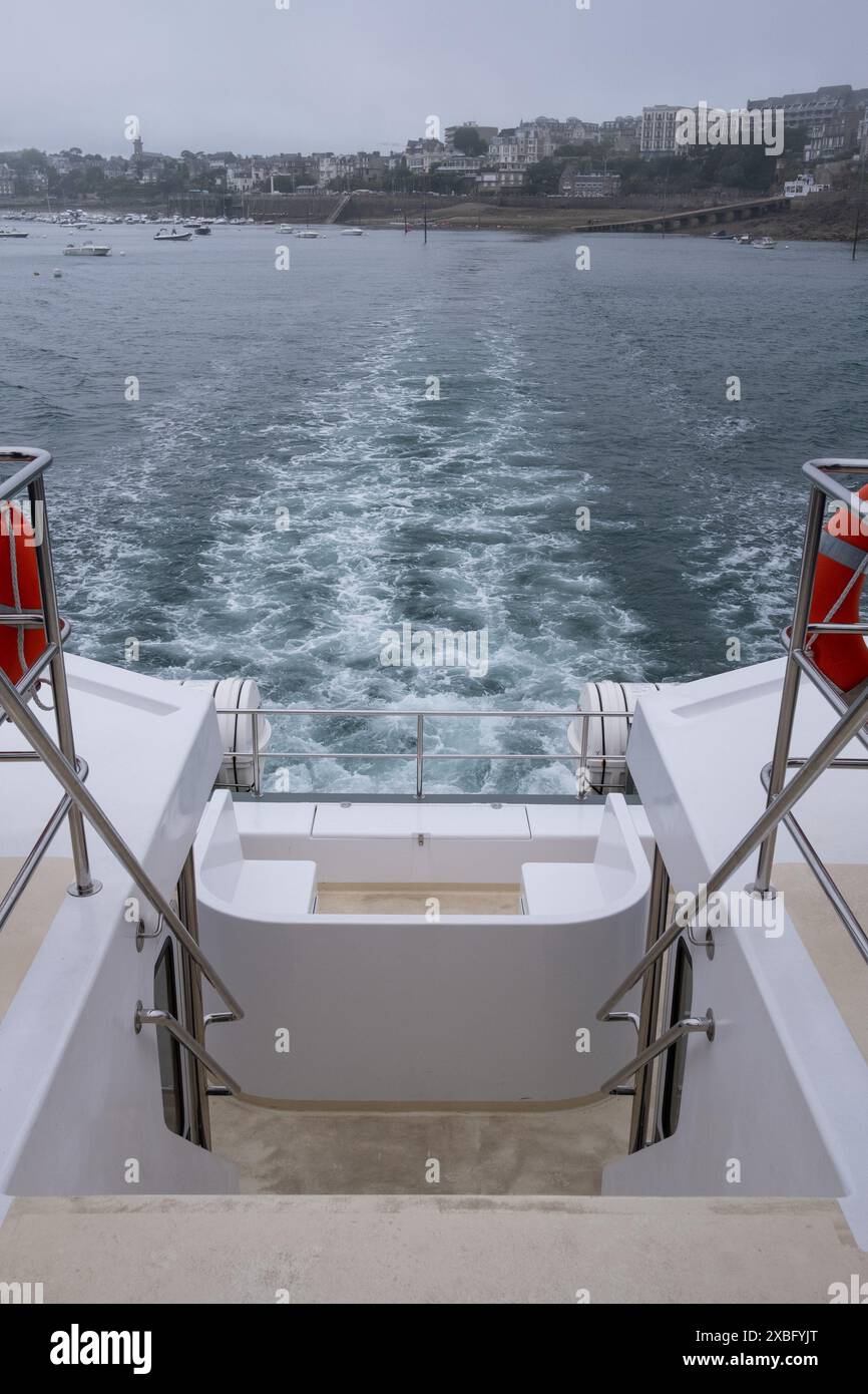 Compagnie Corsaire presso il porto turistico di Dinard nel dipartimento dell’Ille et Vilaine nella regione francese della Bretagna il 27 maggio 2022. Bateau de croisiere de l Foto Stock