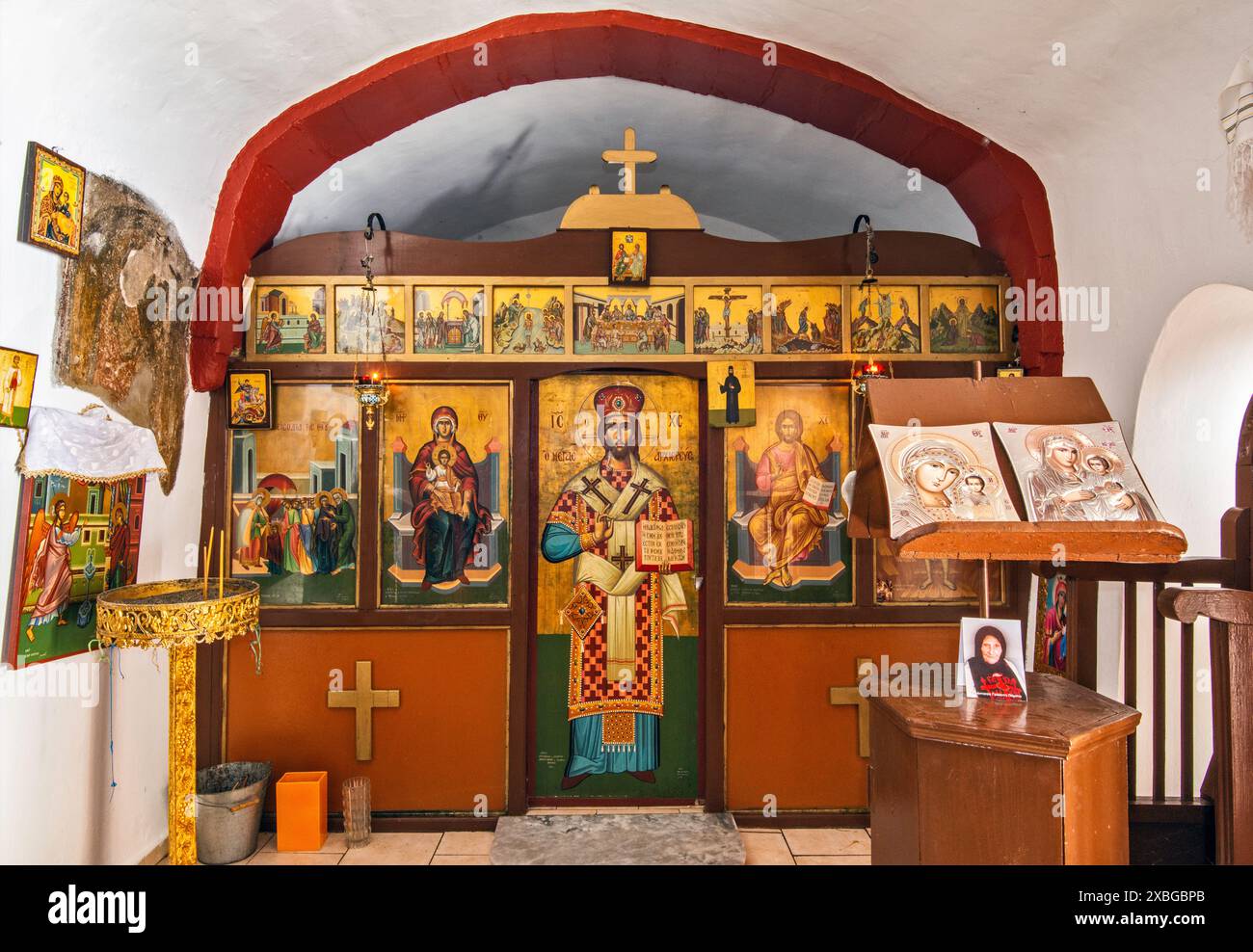 Iconostasi a Ieros Naos (Tempio Santo), chiesa del villaggio, vicino alla città di Agia Galini, Creta centrale, Grecia Foto Stock