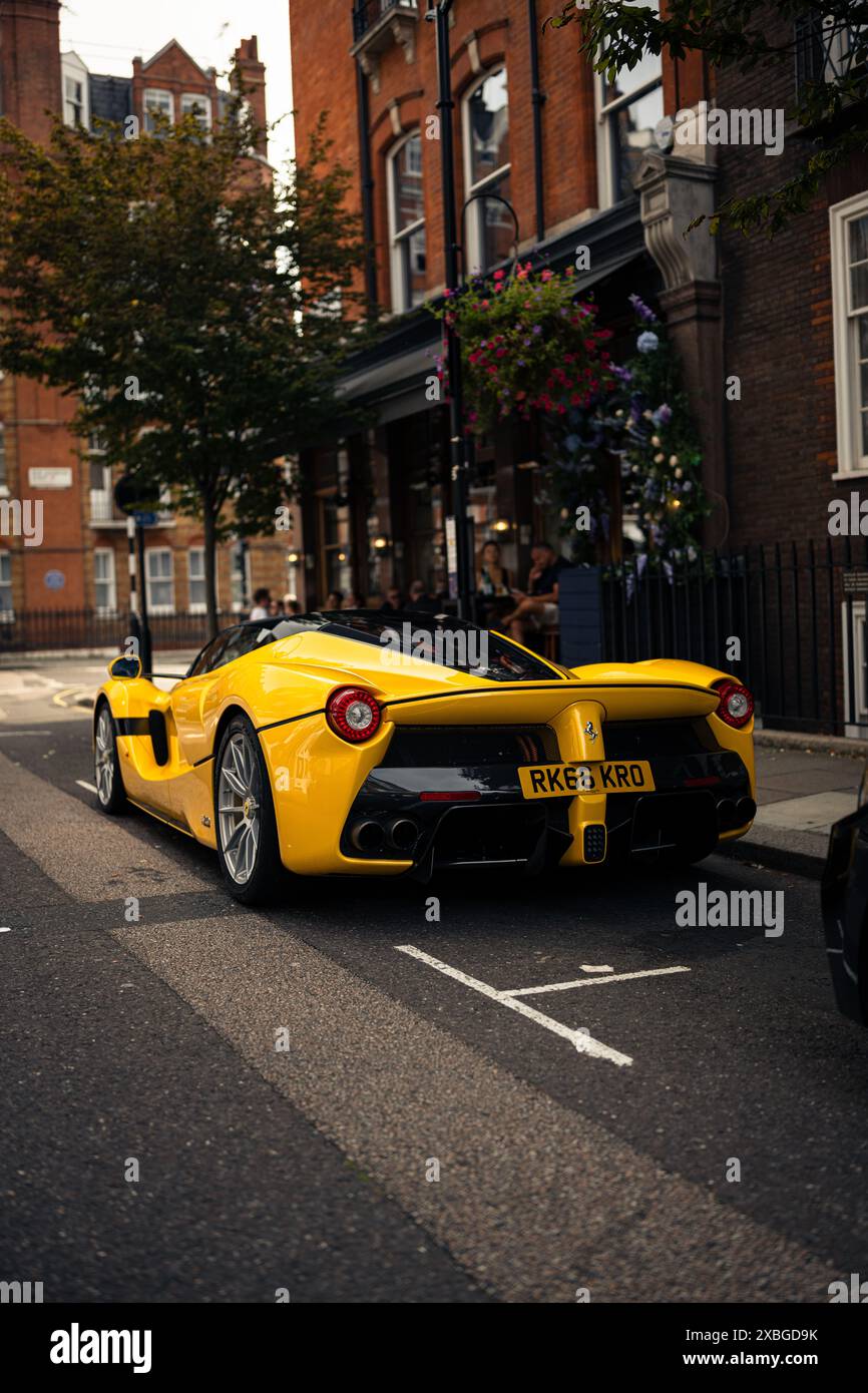 Ferrari LaFerrari per le strade di Londra Foto Stock