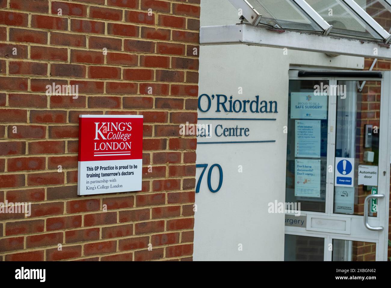 LONDRA - 10 GIUGNO 2024: GP Surgery a Merton, sud-ovest di Londra - Kings College London centro di formazione per medici Foto Stock