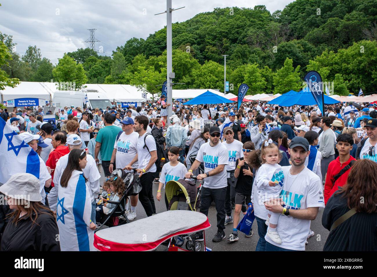 Oltre 40.000 persone hanno partecipato alla marcia annuale UJA (United Jewish Appeal Federation of Greater Toronto) per Israele. Foto Stock