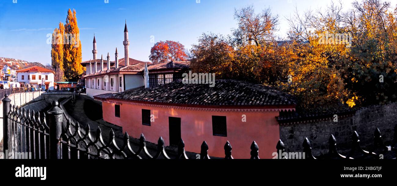 Khan's Palace o Hansaray in autunno. Bakhchisaray, Crimea Foto Stock