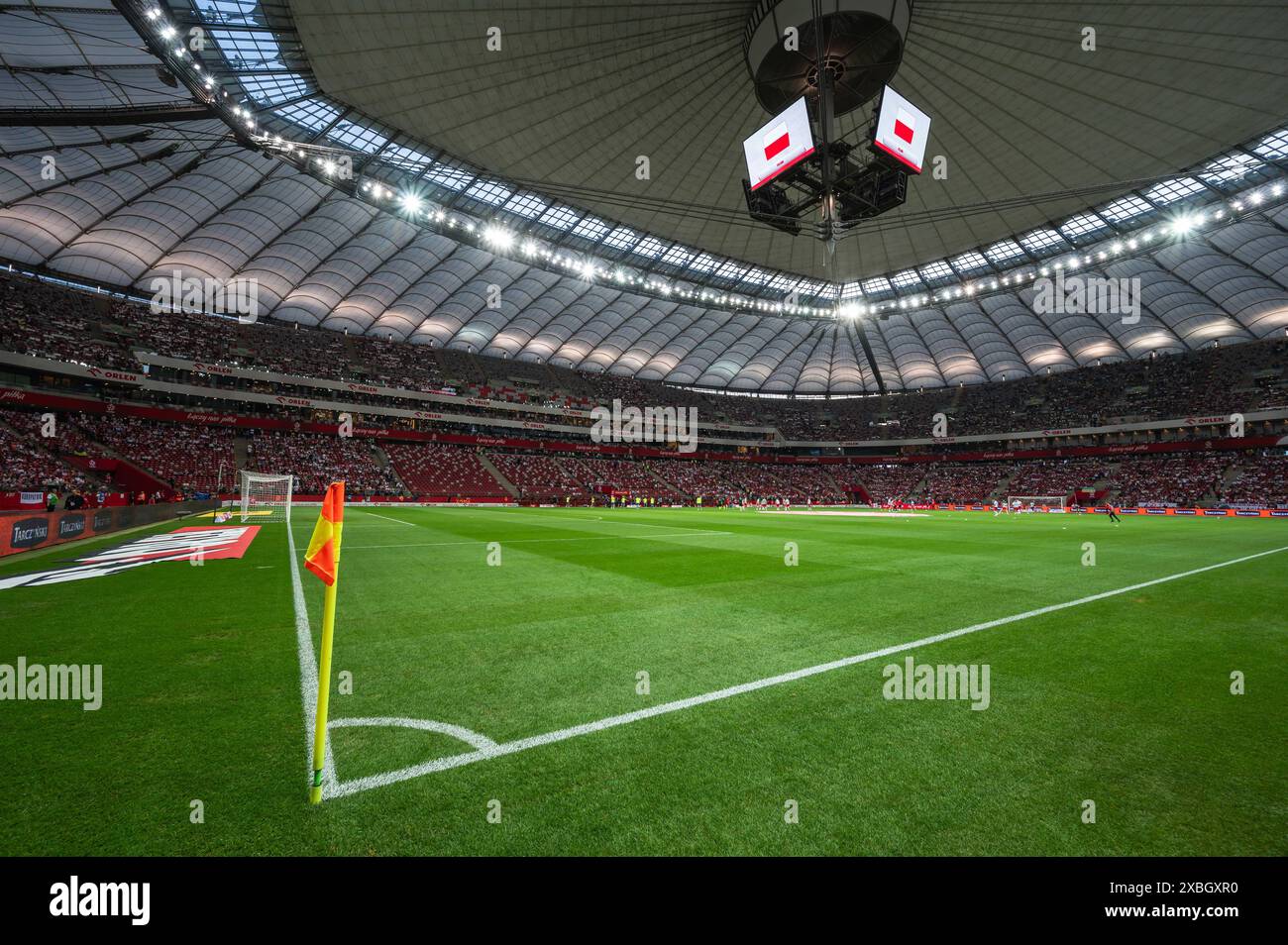 VARSAVIA, POLONIA - 7 GIUGNO 2024: Partita amichevole di calcio Polonia - Ucraina 3:1. Vista aerea dello stadio PGE Narodowy. Foto Stock