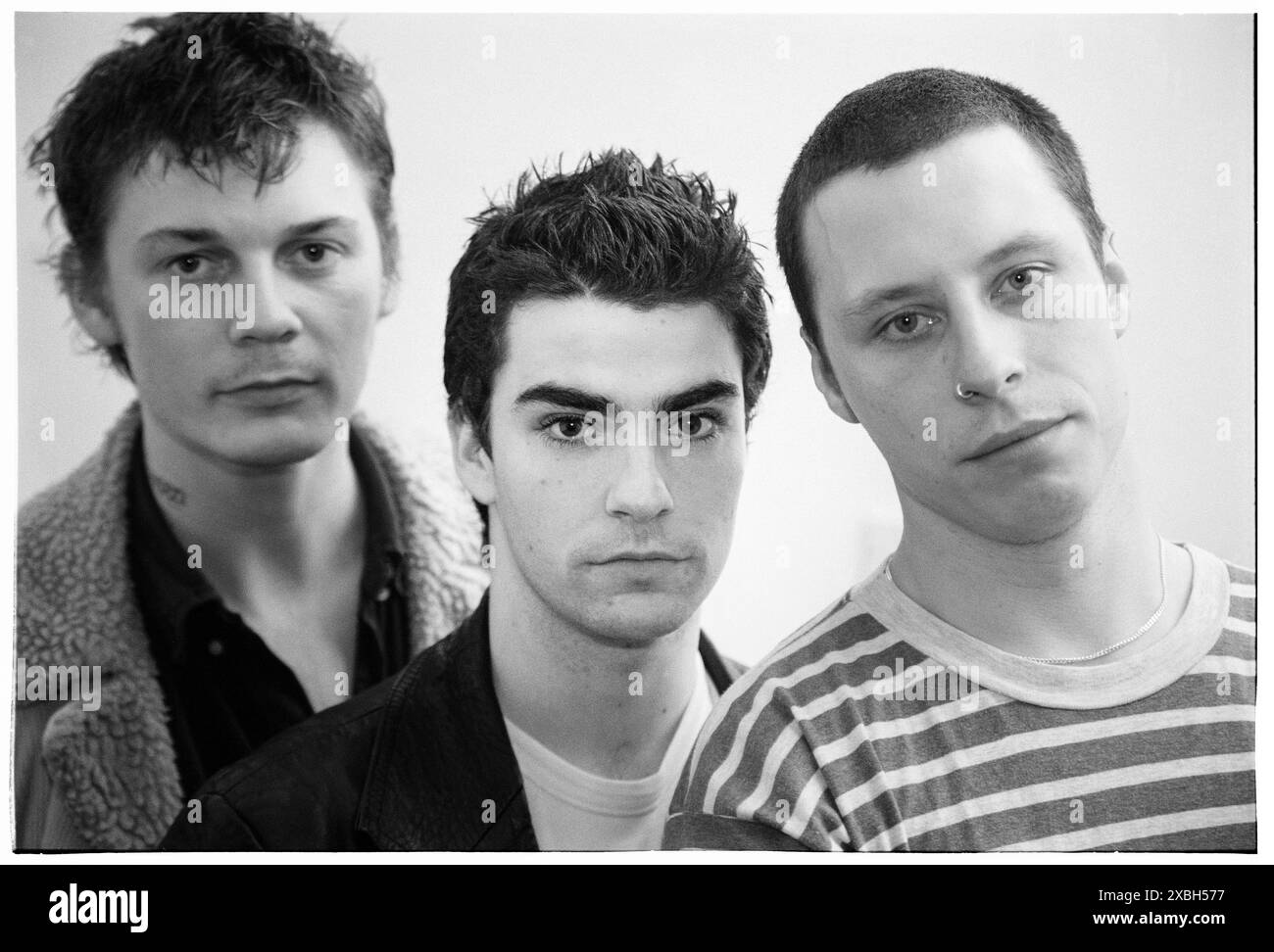 STEREOPHONICS, BACKSTAGE PORTRAIT, VERY YOUNG, 1997: The Stereophonics Original lineup full band in un mini-festival di St David's Day al Coal Exchange a Cardiff Bay, Galles, Regno Unito il 1° marzo 1997. Foto: Rob Watkins. INFO: Stereophonics, una band rock gallese, emerse negli anni '1990 come figure di spicco del rock britannico. Con la voce e i successi di Kelly Jones come "Dakota", hanno raggiunto il successo commerciale. La loro discografia riflette un diverso mix di generi rock, mostrando il loro fascino duraturo. Foto Stock
