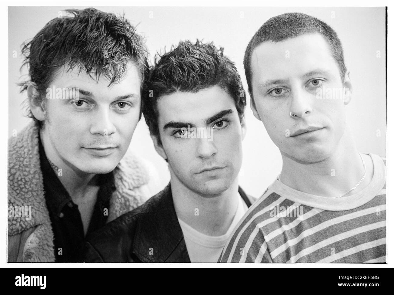 STEREOPHONICS, BACKSTAGE PORTRAIT, VERY YOUNG, 1997: The Stereophonics Original lineup full band in un mini-festival di St David's Day al Coal Exchange a Cardiff Bay, Galles, Regno Unito il 1° marzo 1997. Foto: Rob Watkins. INFO: Stereophonics, una band rock gallese, emerse negli anni '1990 come figure di spicco del rock britannico. Con la voce e i successi di Kelly Jones come "Dakota", hanno raggiunto il successo commerciale. La loro discografia riflette un diverso mix di generi rock, mostrando il loro fascino duraturo. Foto Stock