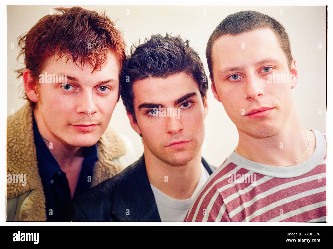 STEREOPHONICS, BACKSTAGE PORTRAIT, VERY YOUNG, 1997: The Stereophonics Original lineup full band in un mini-festival di St David's Day al Coal Exchange a Cardiff Bay, Galles, Regno Unito il 1° marzo 1997. Foto: Rob Watkins. INFO: Stereophonics, una band rock gallese, emerse negli anni '1990 come figure di spicco del rock britannico. Con la voce e i successi di Kelly Jones come "Dakota", hanno raggiunto il successo commerciale. La loro discografia riflette un diverso mix di generi rock, mostrando il loro fascino duraturo. Foto Stock