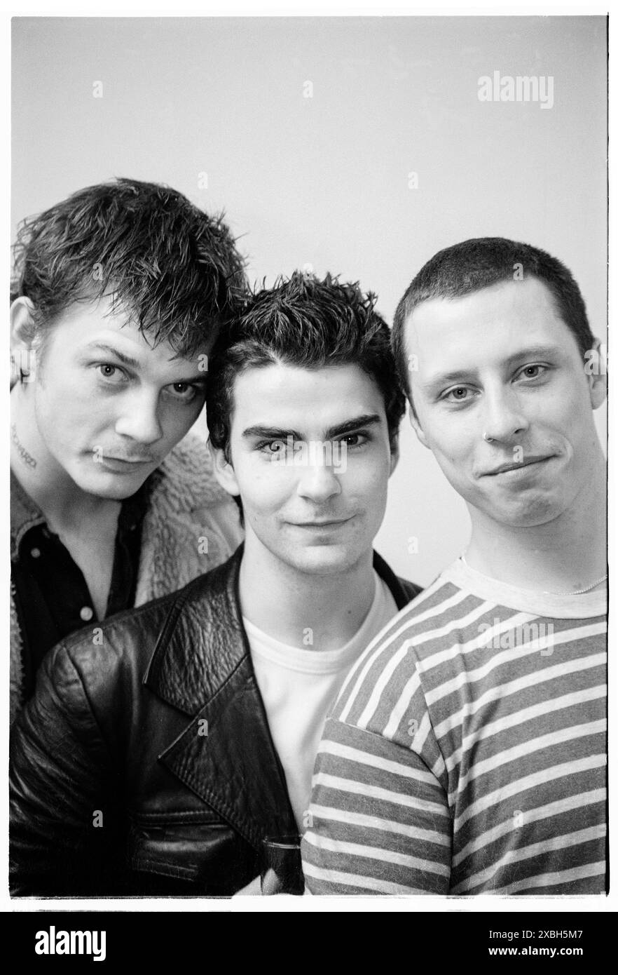 STEREOPHONICS, BACKSTAGE PORTRAIT, VERY YOUNG, 1997: The Stereophonics Original lineup full band in un mini-festival di St David's Day al Coal Exchange a Cardiff Bay, Galles, Regno Unito il 1° marzo 1997. Foto: Rob Watkins. INFO: Stereophonics, una band rock gallese, emerse negli anni '1990 come figure di spicco del rock britannico. Con la voce e i successi di Kelly Jones come "Dakota", hanno raggiunto il successo commerciale. La loro discografia riflette un diverso mix di generi rock, mostrando il loro fascino duraturo. Foto Stock