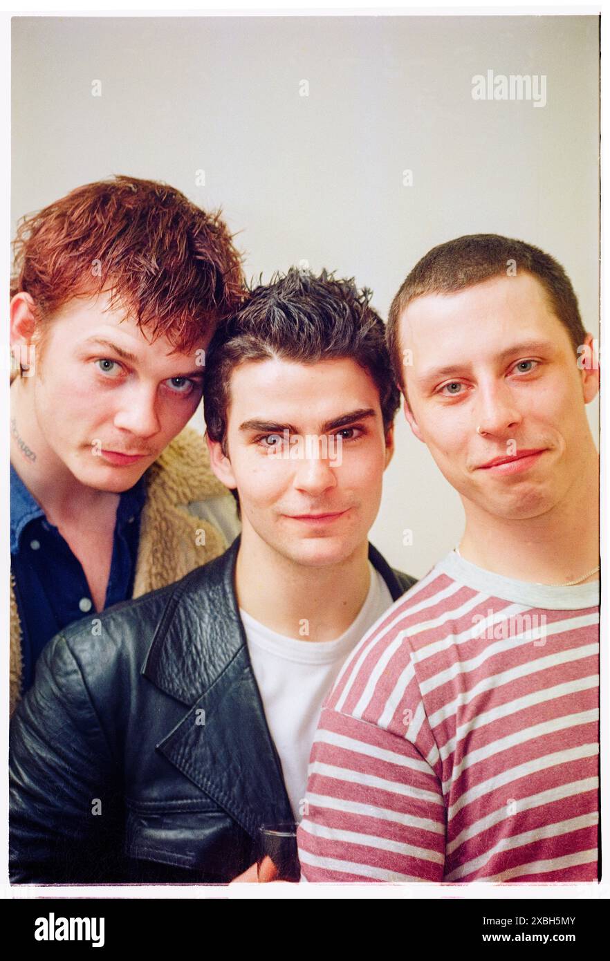 STEREOPHONICS, BACKSTAGE PORTRAIT, VERY YOUNG, 1997: The Stereophonics Original lineup full band in un mini-festival di St David's Day al Coal Exchange a Cardiff Bay, Galles, Regno Unito il 1° marzo 1997. Foto: Rob Watkins. INFO: Stereophonics, una band rock gallese, emerse negli anni '1990 come figure di spicco del rock britannico. Con la voce e i successi di Kelly Jones come "Dakota", hanno raggiunto il successo commerciale. La loro discografia riflette un diverso mix di generi rock, mostrando il loro fascino duraturo. Foto Stock