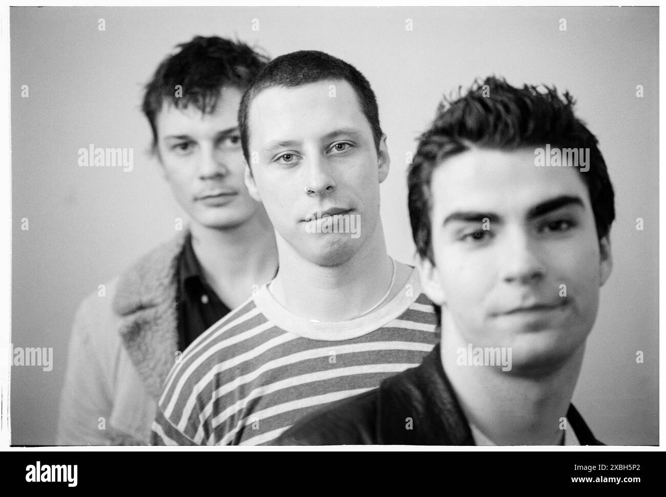 STEREOPHONICS, BACKSTAGE PORTRAIT, VERY YOUNG, 1997: The Stereophonics Original lineup full band in un mini-festival di St David's Day al Coal Exchange a Cardiff Bay, Galles, Regno Unito il 1° marzo 1997. Foto: Rob Watkins. INFO: Stereophonics, una band rock gallese, emerse negli anni '1990 come figure di spicco del rock britannico. Con la voce e i successi di Kelly Jones come "Dakota", hanno raggiunto il successo commerciale. La loro discografia riflette un diverso mix di generi rock, mostrando il loro fascino duraturo. Foto Stock
