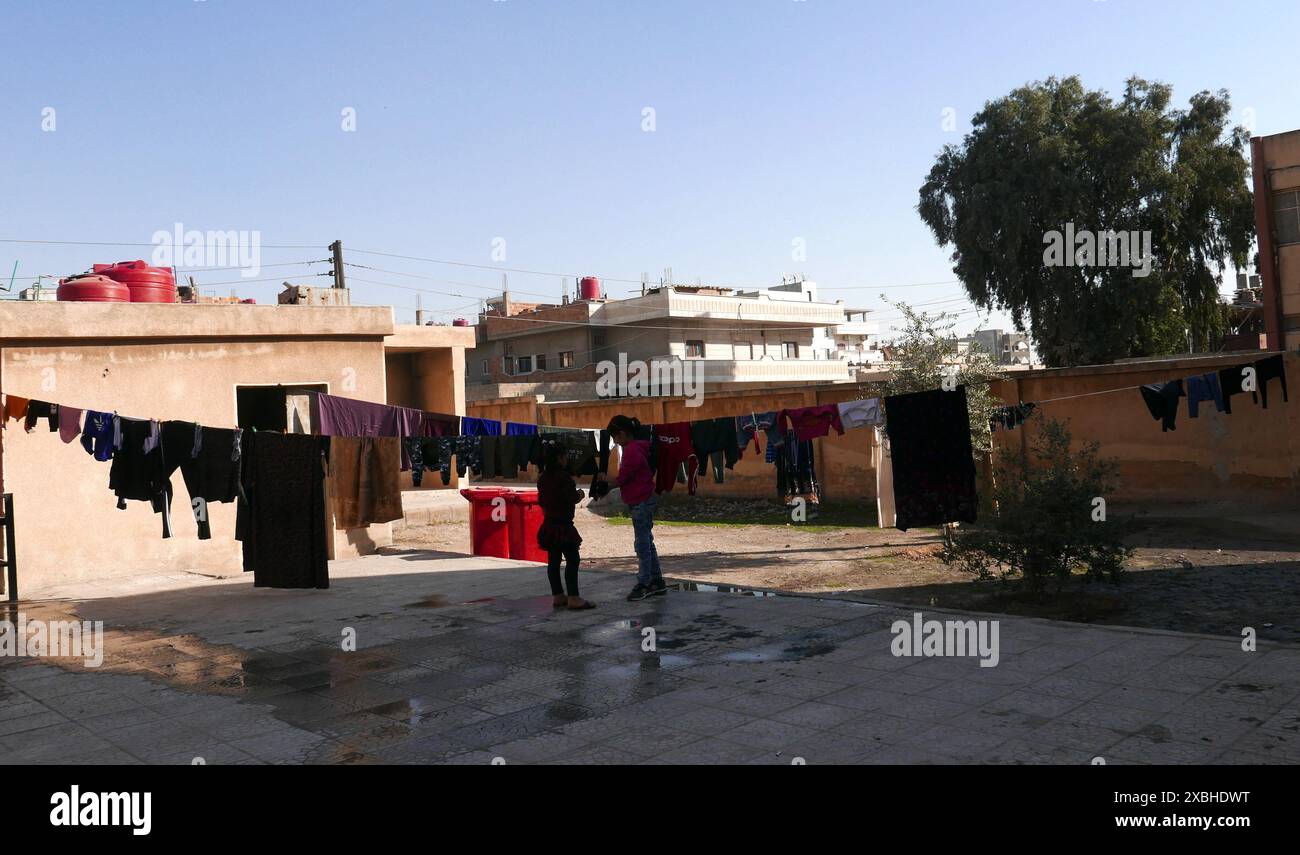 Una scuola ad al-Hasaka, nel nord-est della Siria, che viene utilizzata come campo per gli sfollati interni (IDP), 2019 Foto Stock