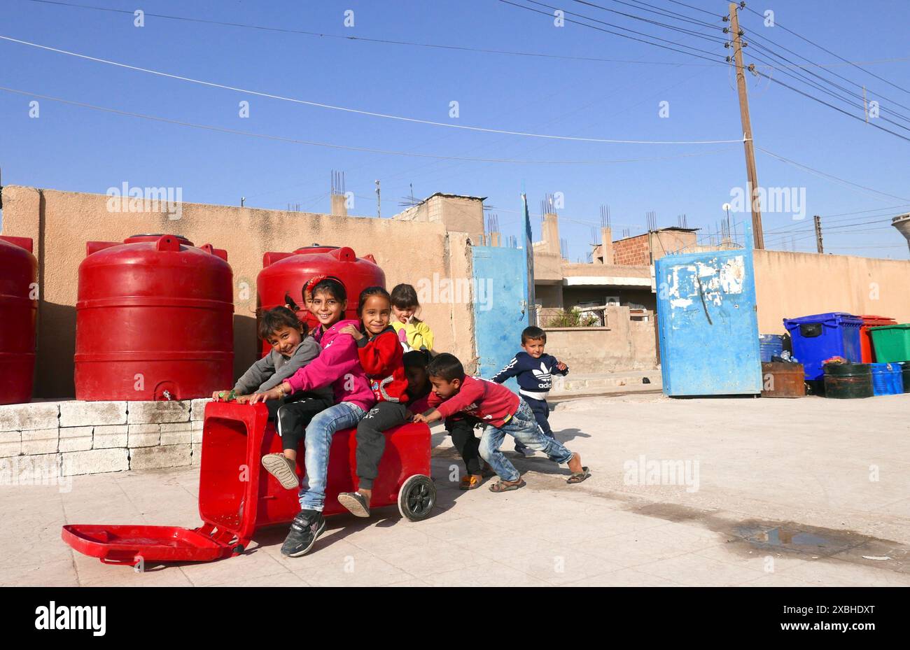 Una scuola ad al-Hasaka, nel nord-est della Siria, che viene utilizzata come campo per gli sfollati interni (IDP), 2019 Foto Stock