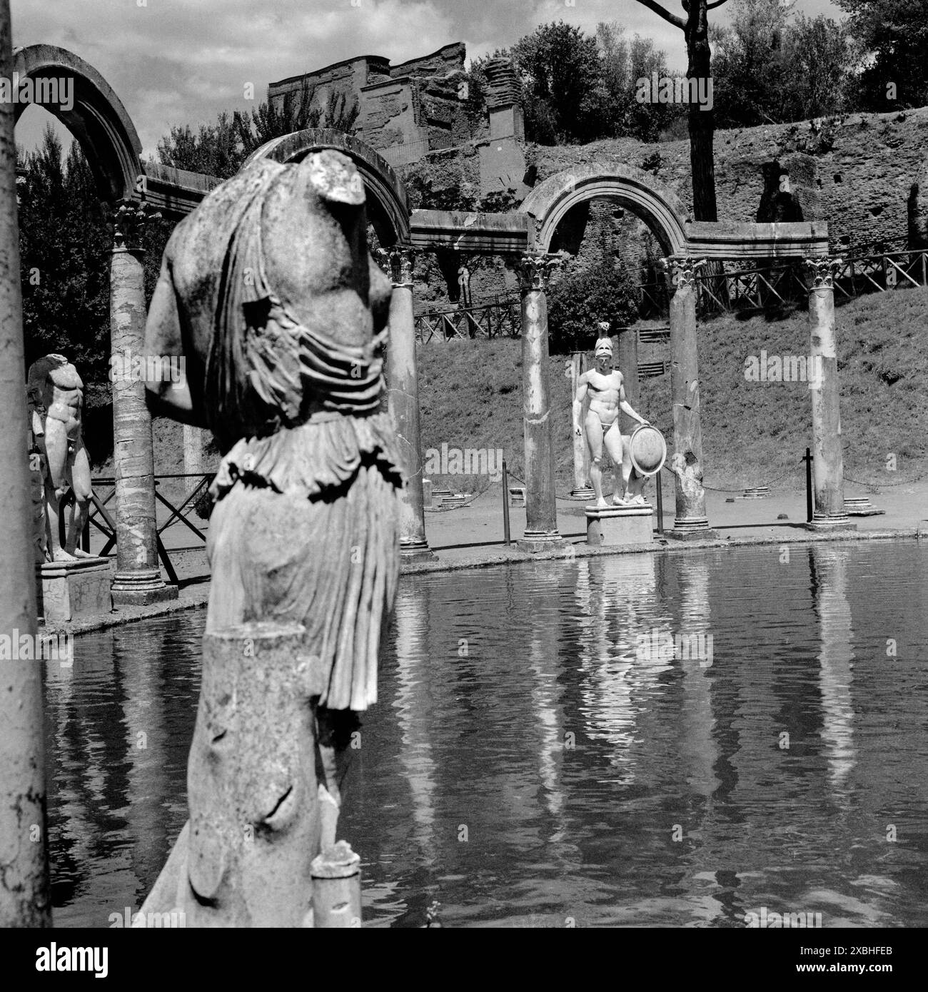 Italia, Lazio, Tivoli. Villa Adriana, la piscina del baldacchino egiziano Foto Stock