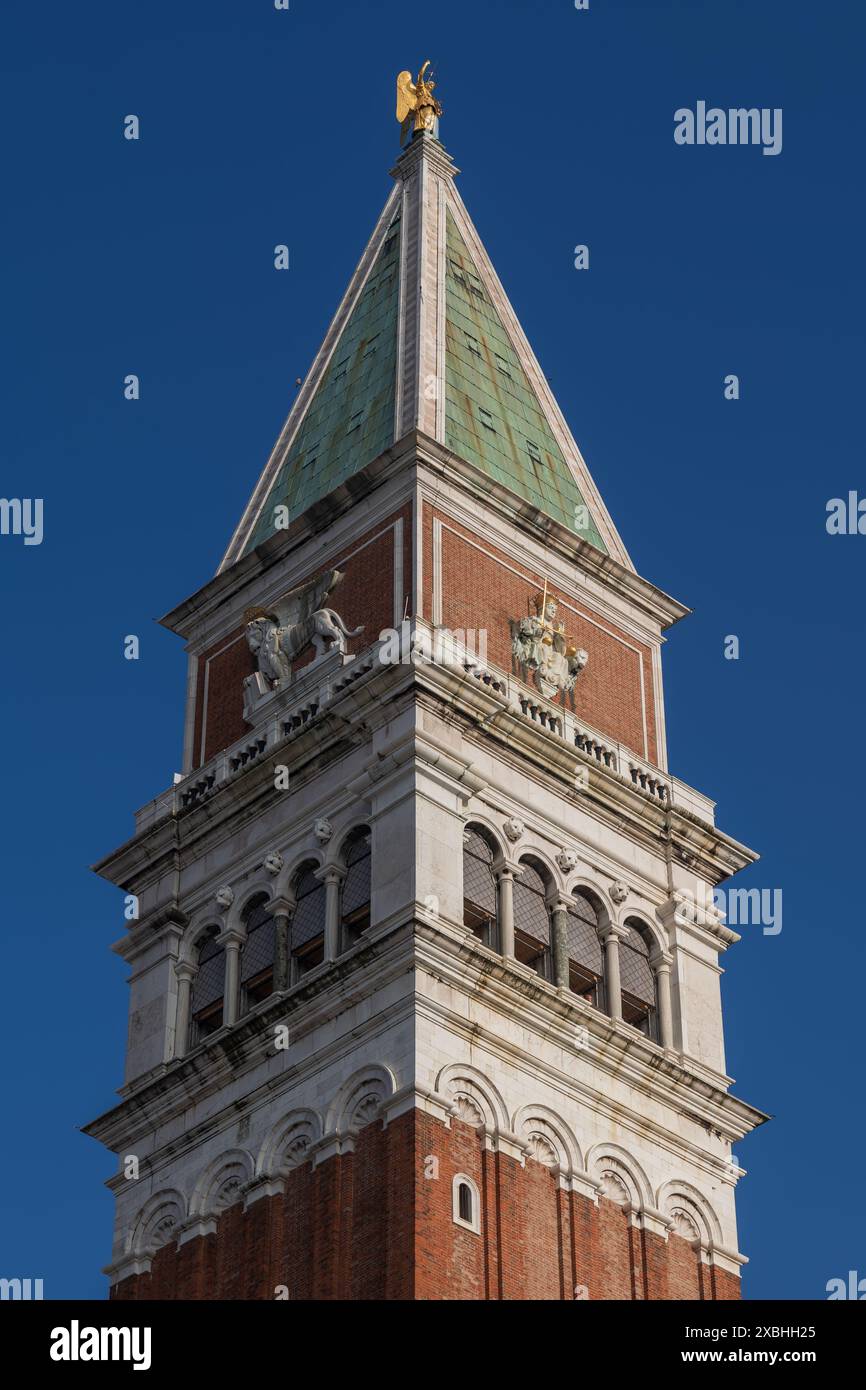 Venezia, Italia, Campanile di San Marco, campanile della Basilica di San Marco. Il campanile e la guglia disegnati da Giorgio Spavento nel 1489. Foto Stock