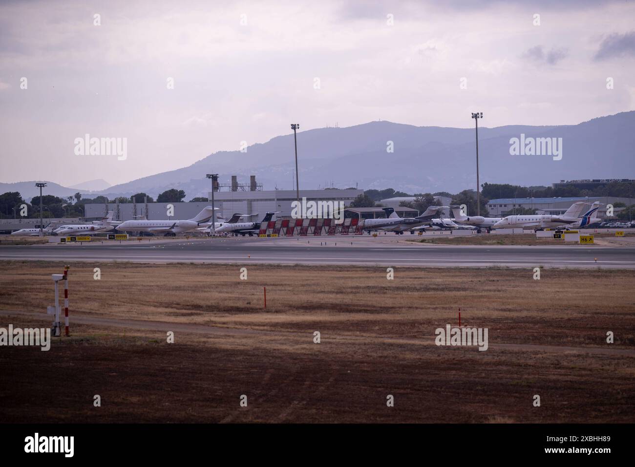 20240611 Flughafen PALMA, SPAGNA - 11 GIUGNO 2024 : G-WUNB WIZZ AIR UK AIRBUS A321NEO at - Flughafen Palma l'11 giugno 2024 a Palma, . Palma Baleares Spagna *** 20240611 Palma Airport PALMA, SPAGNA 11 GIUGNO 2024 G WUNB WIZZ AIR UK AIRBUS A321NEO presso l'aeroporto di Palma l'11 giugno 2024 a Palma, Palma Baleares Spagna Foto Stock