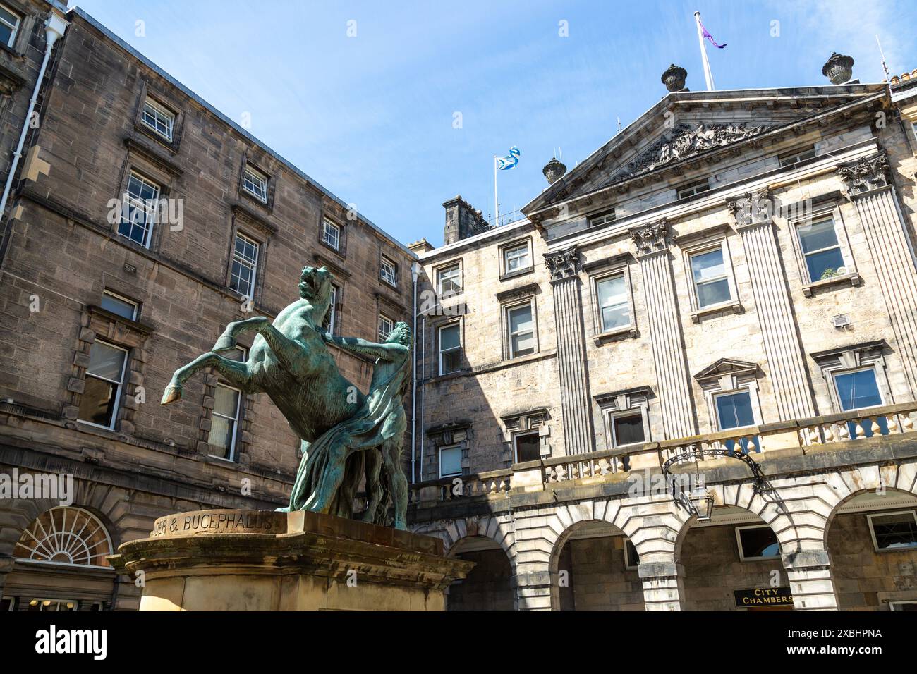 Statua di Alessandro e Bucefalo, camere della città di Edimburgo, High St, Edimburgo, Scozia Foto Stock