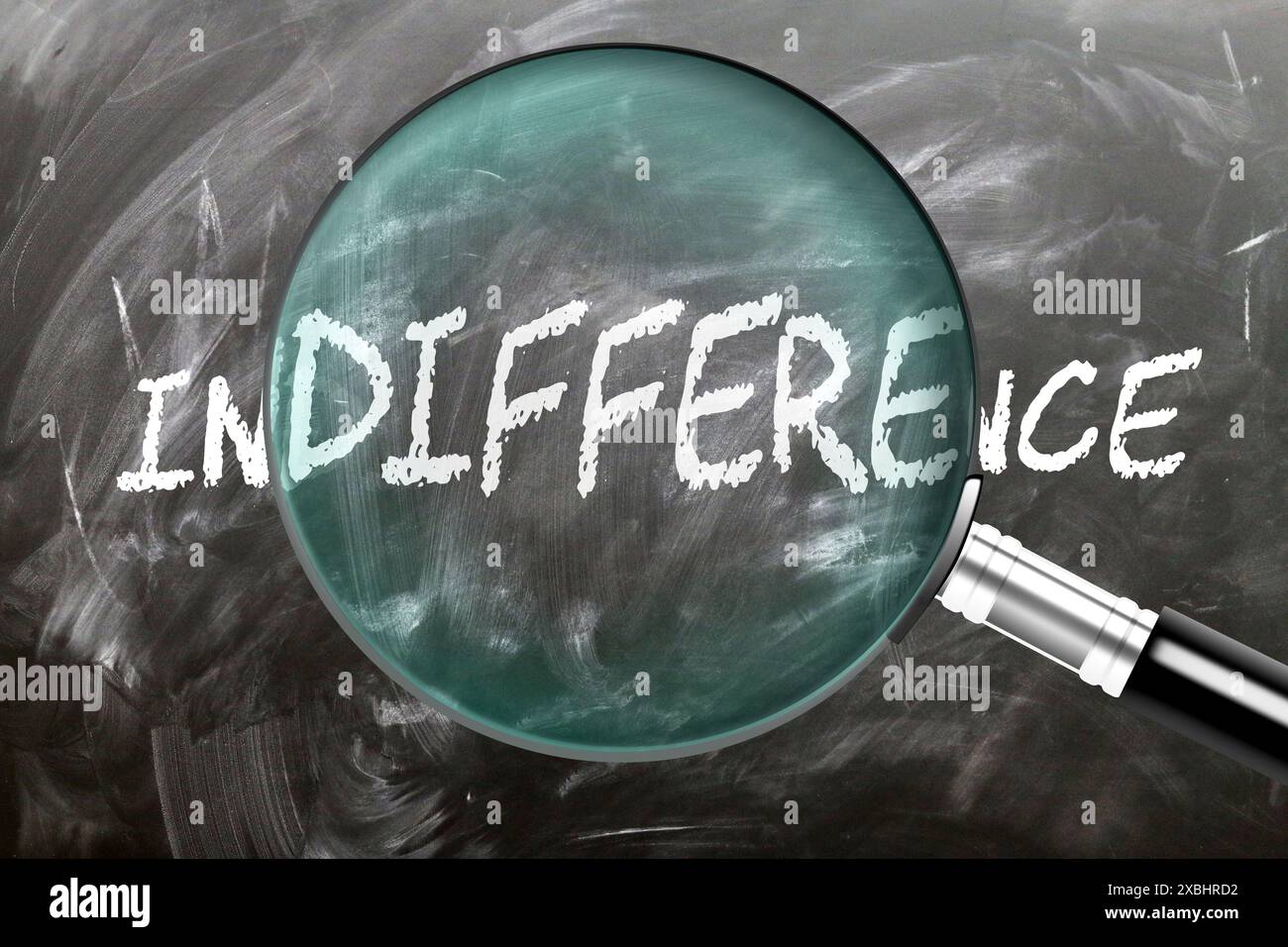 Indifferenza - impararlo, studiarlo e ispezionarlo. Un'occhiata più da vicino all'indifferenza. Una lente d'ingrandimento che ingrandisce la parola "indifferenza" scritta su un nero Foto Stock