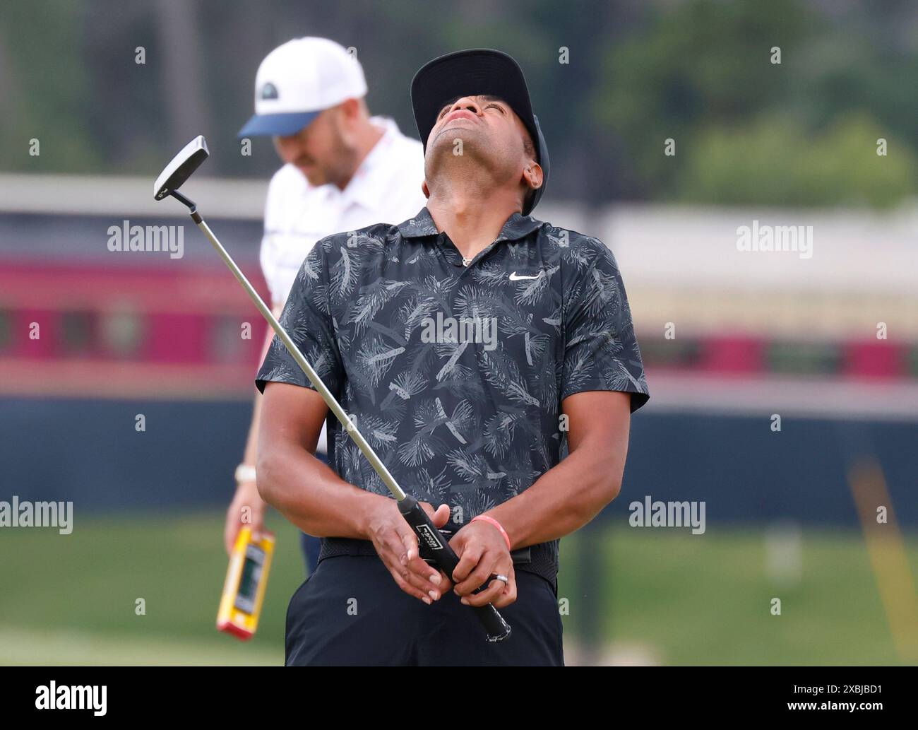 Pinehurst, Stati Uniti. 12 giugno 2024. Tony Finau reagisce durante una partita di allenamento al 124° campionato di golf U.S. Open al Pinehurst Resort & Country Club di Pinehurst, N.C. mercoledì 12 giugno 2024. Foto di John Angelillo/UPI credito: UPI/Alamy Live News Foto Stock