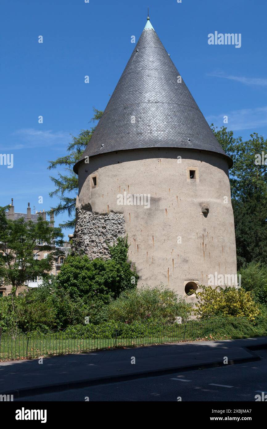 La torre camoufle è un vestige dell'antica cinta fortificata medievale di Metz in Mosella. È una delle rare torri delle mura medievali ad essere stata Foto Stock