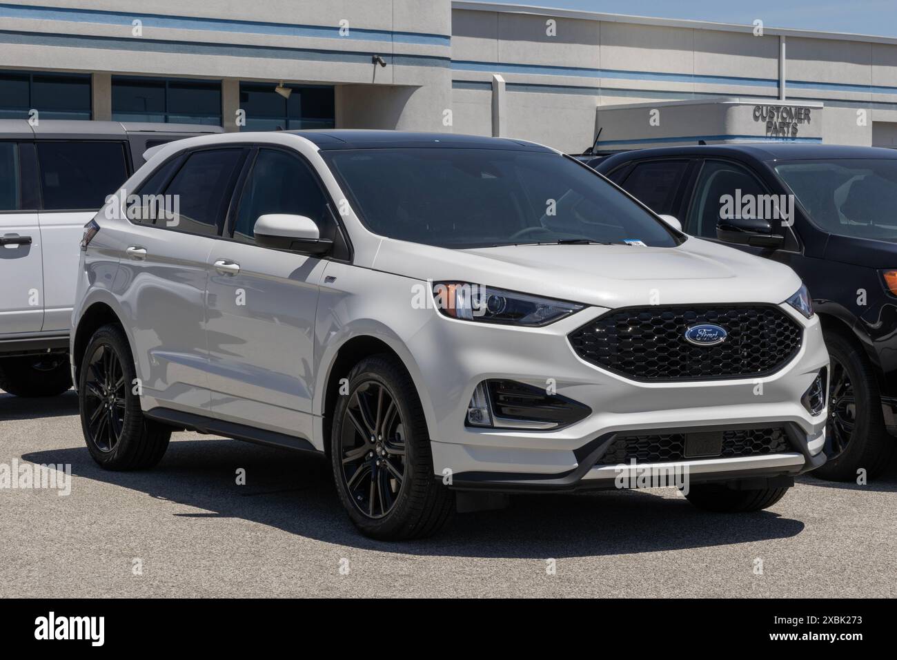 Lafayette - 11 giugno 2024: Esposizione Ford Edge ST-Line presso una concessionaria. Ford offre la Edge con un motore EcoBoost turbocompresso da 2,0 litri. IL MIO: 2024 Foto Stock