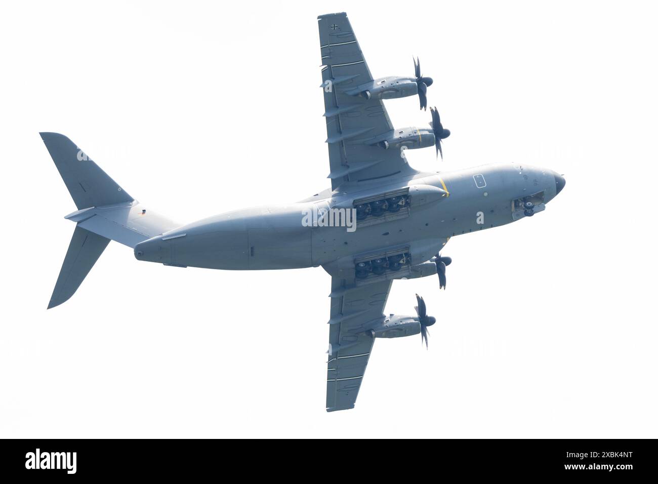 BERLINO - 06 GIUGNO 2024: Volo dimostrativo dell'aereo da trasporto militare Airbus A400M Atlas. ILA Berlin Air Show 2024. Foto Stock