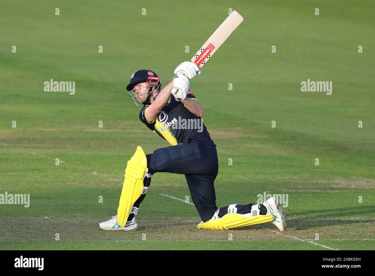 Ashton Turner di Durham in battuta durante il Vitality T20 Blast match tra Durham e Leicestershire Foxes al Seat Unique Riverside, Chester le Street, mercoledì 12 giugno 2024. (Foto: Robert Smith | mi News) crediti: MI News & Sport /Alamy Live News Foto Stock