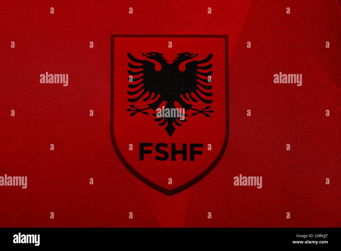 Primo piano dello stemma della nazionale di calcio sulla divisa Home. UEFA EURO 2024. Foto Stock
