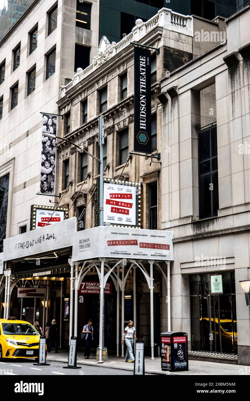 "Merrily We Roll Along" di Stephen Sondheim e George Furth all'Hudson Theatre di Broadway, New York, New York, USA Foto Stock