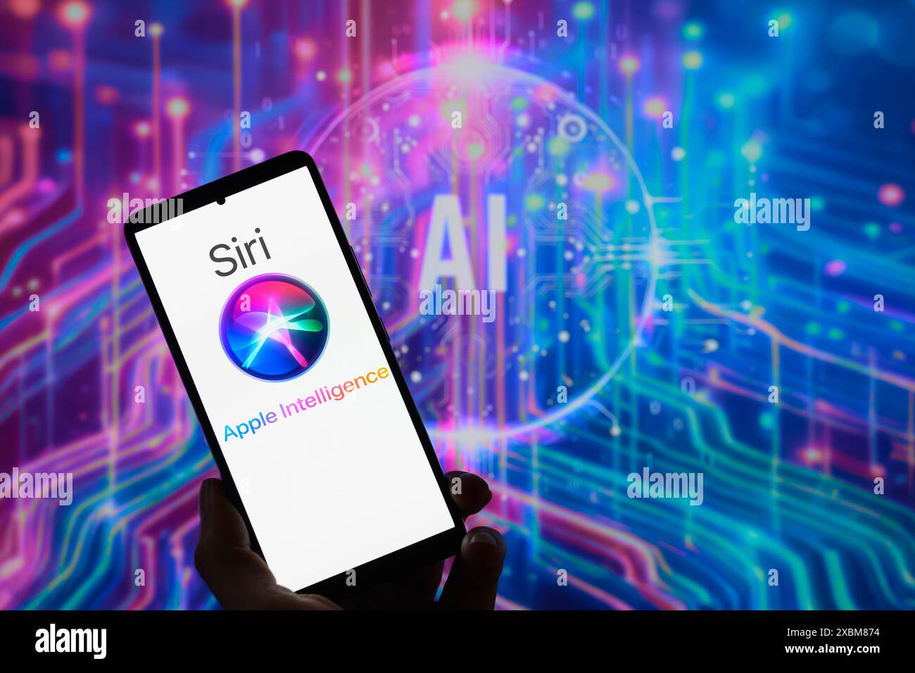 Bruxelles, Belgio. 12 giugno 2024. L'icona Apple Siri ai viene visualizzata su uno smartphone, in questa immagine. Presa a Bruxelles, Belgio. Il 12 giugno 2024. (Jonathan RAA/Sipa USA) *** esclusivamente per notizie editoriali *** credito: SIPA USA/Alamy Live News Foto Stock