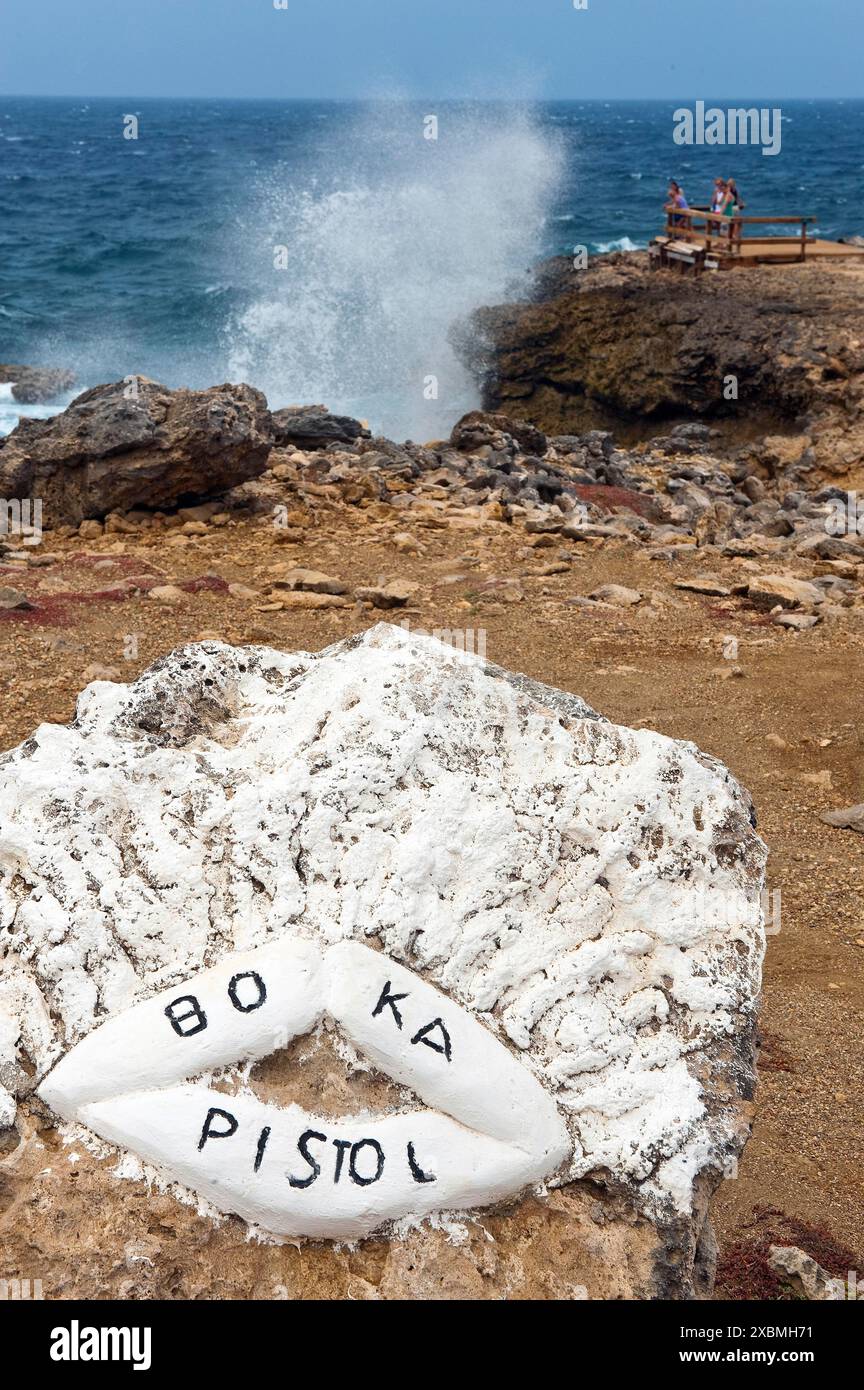 Punto panoramico nella riserva naturale del Parco Nazionale dello Shete Boka con vista dal crepaccio roccioso Boka Pistol che spruzza in alto Foto Stock