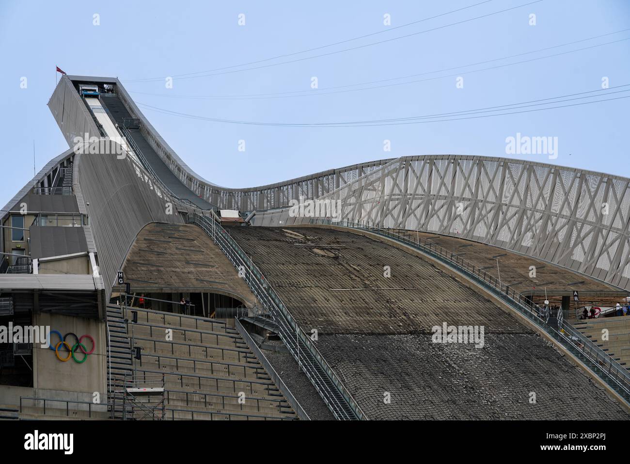 Holmenkollbakken, un salto con gli sci sul Monte Holmenkollen nella città di Oslo. Le Olimpiadi invernali del 1952 si sono svolte qui. Foto Stock