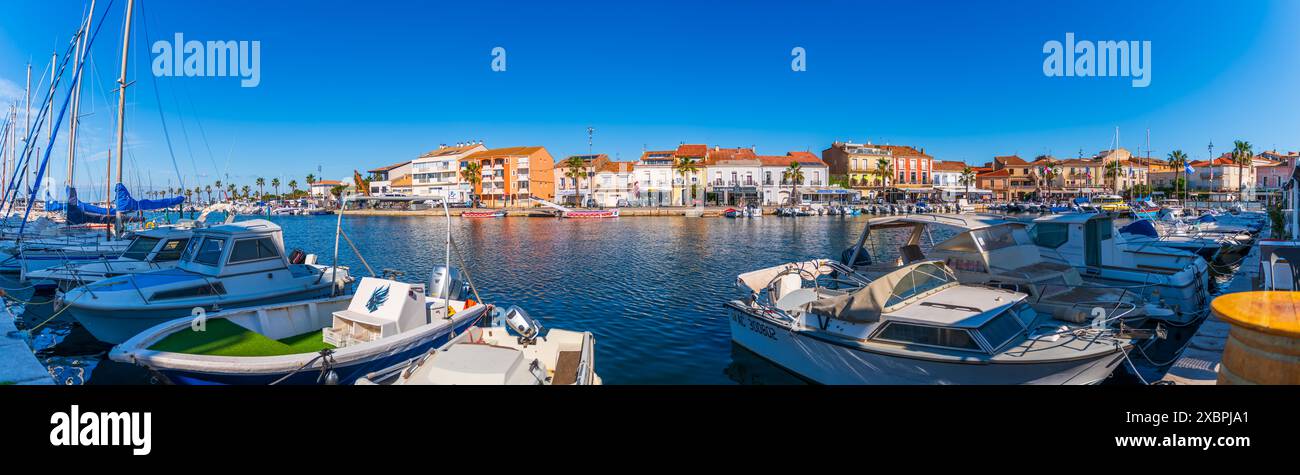 Vista panoramica del porto di Mèze a Hérault, a Occitanie, Francia Foto Stock