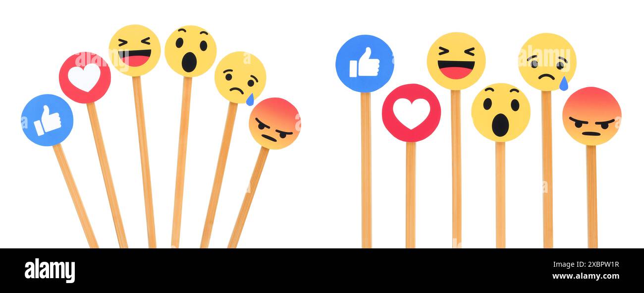 Set di reazioni Emoji empatiche con pulsante "mi piace" su Facebook su bastoncini di legno, isolati su sfondo trasparente Foto Stock