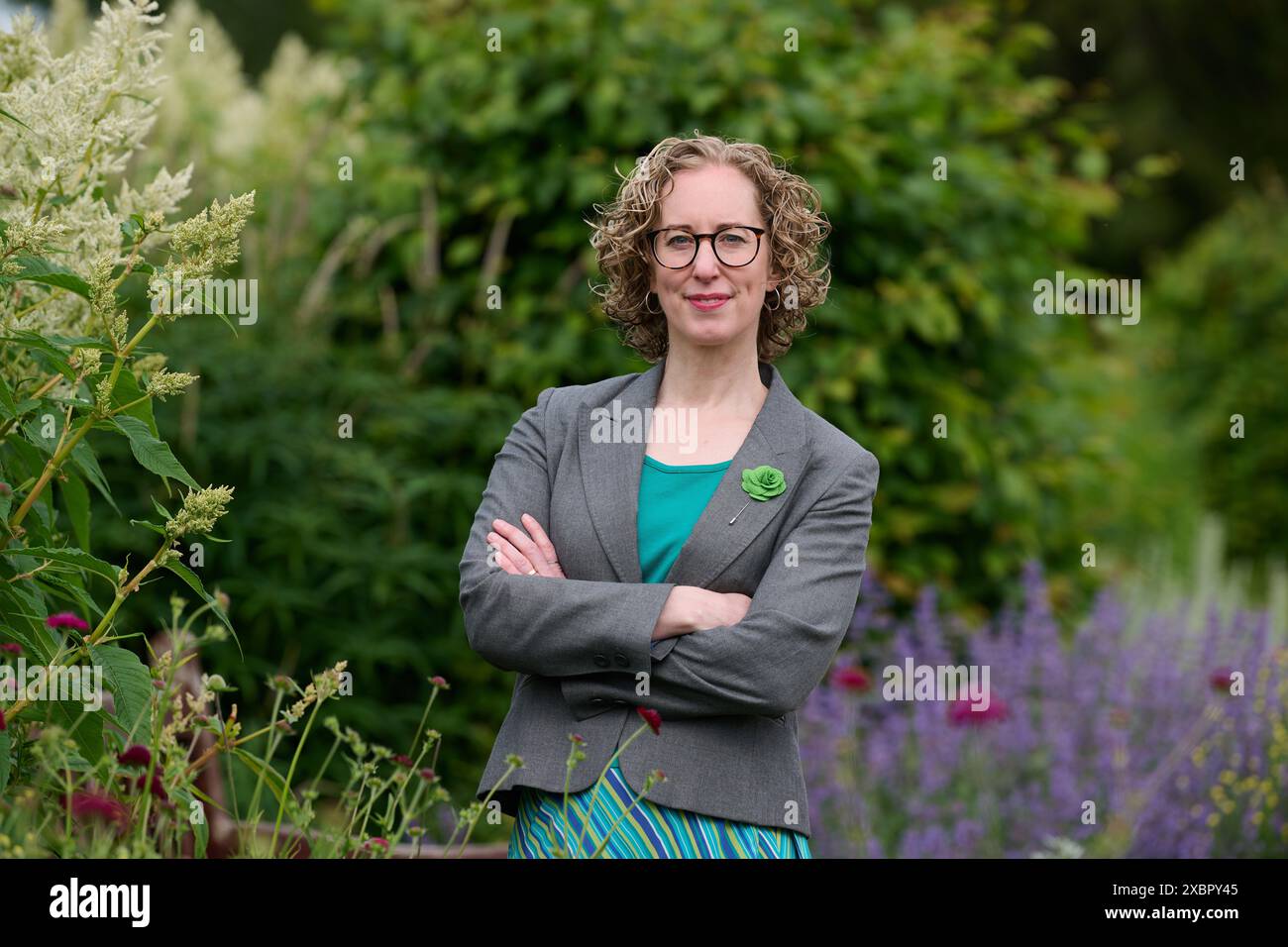 Edimburgo Scozia, Regno Unito 13 giugno 2024. I co-leader dei Verdi scozzesi Lorna Slater a Saughton Park per sottolineare come il prossimo governo britannico debba agire per salvare la natura e l'importanza di investire in spazi verdi nelle nostre città prima delle elezioni generali. credito sst/alamy notizie in diretta Foto Stock