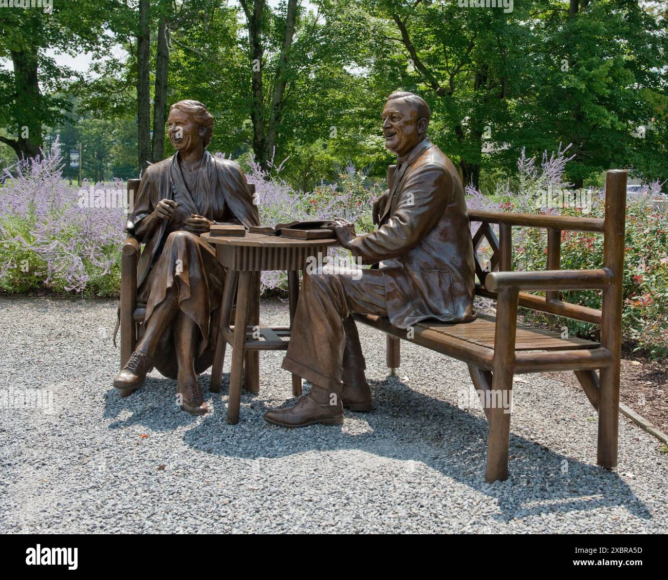 Scultura di Franklin ed Eleanor Roosevelt. Sito storico nazionale. Springwood estate, Hyde Park, Stato di New York, Stati Uniti Foto Stock