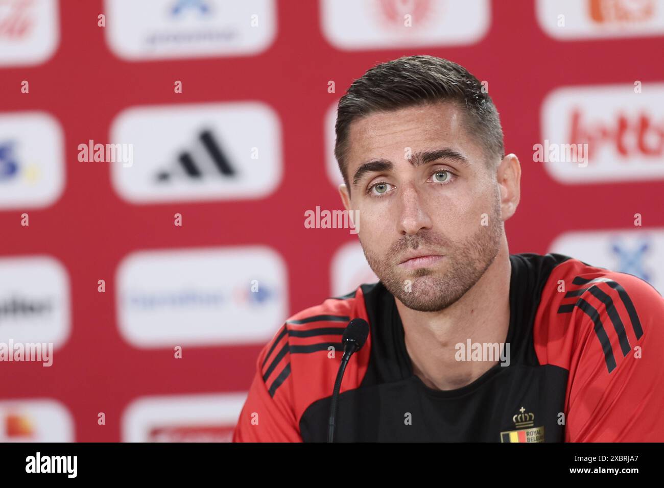 Freiberg, Germania. 13 giugno 2024. Il portiere belga Koen Casteels, nella foto, durante una conferenza stampa della nazionale belga di calcio Red Devils, giovedì 13 giugno 2024, nel campo base di Freiberg am Neckar, Germania, in preparazione dei Campionati europei di calcio UEFA Euro 2024. I Red Devils giocano nel gruppo F ai Campionati europei di Europa 2024 in Germania. BELGA PHOTO BRUNO FAHY credito: Belga News Agency/Alamy Live News Foto Stock